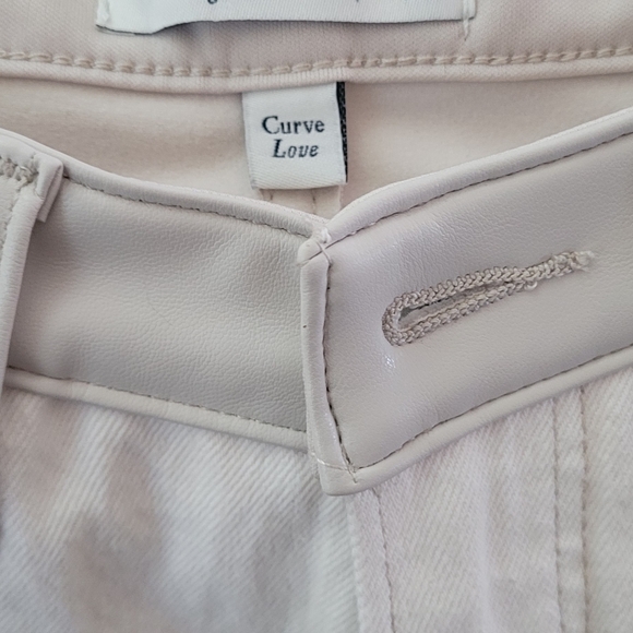 Shorts - Picture 7 of 8